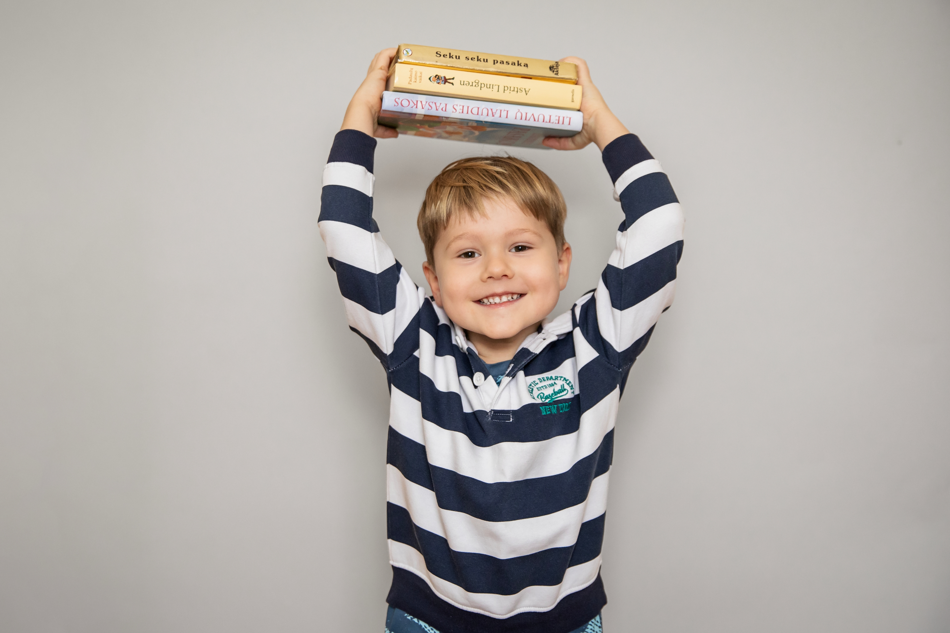 Vaikai kuria ir piešia Bebenčiukų studijoje